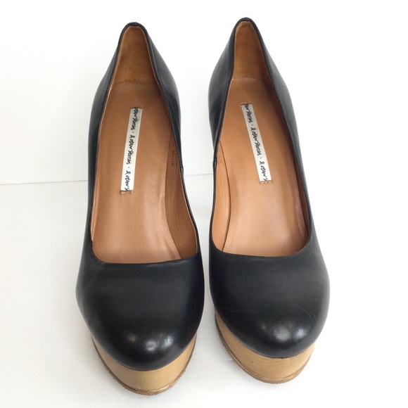 Leather Round Toe Carved Flower Heels - Picture 4 of 9